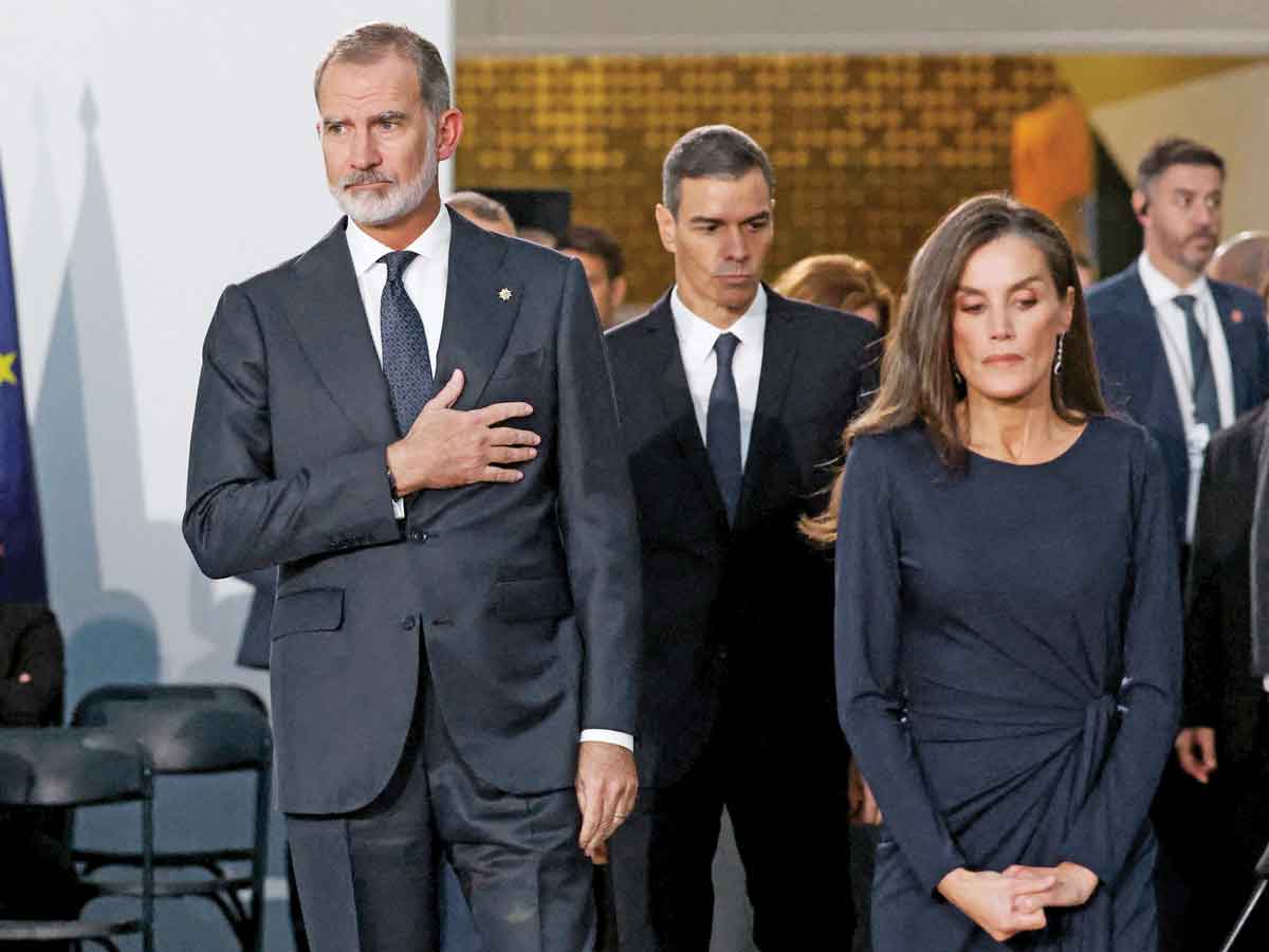 "La dolorosa memoria de la tragedia de la DANA: emocionadas protestas en Valencia y un llamado a la justicia para conmemorar el aniversario de una catástrofe nacional"