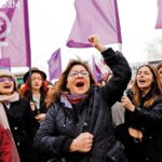 La actriz Millie Bobby Brown estalla en una disputa con un fotógrafo en la alfombra roja de los premios ‘Stranger Things’: una reveladora escena que deja sin respuesta