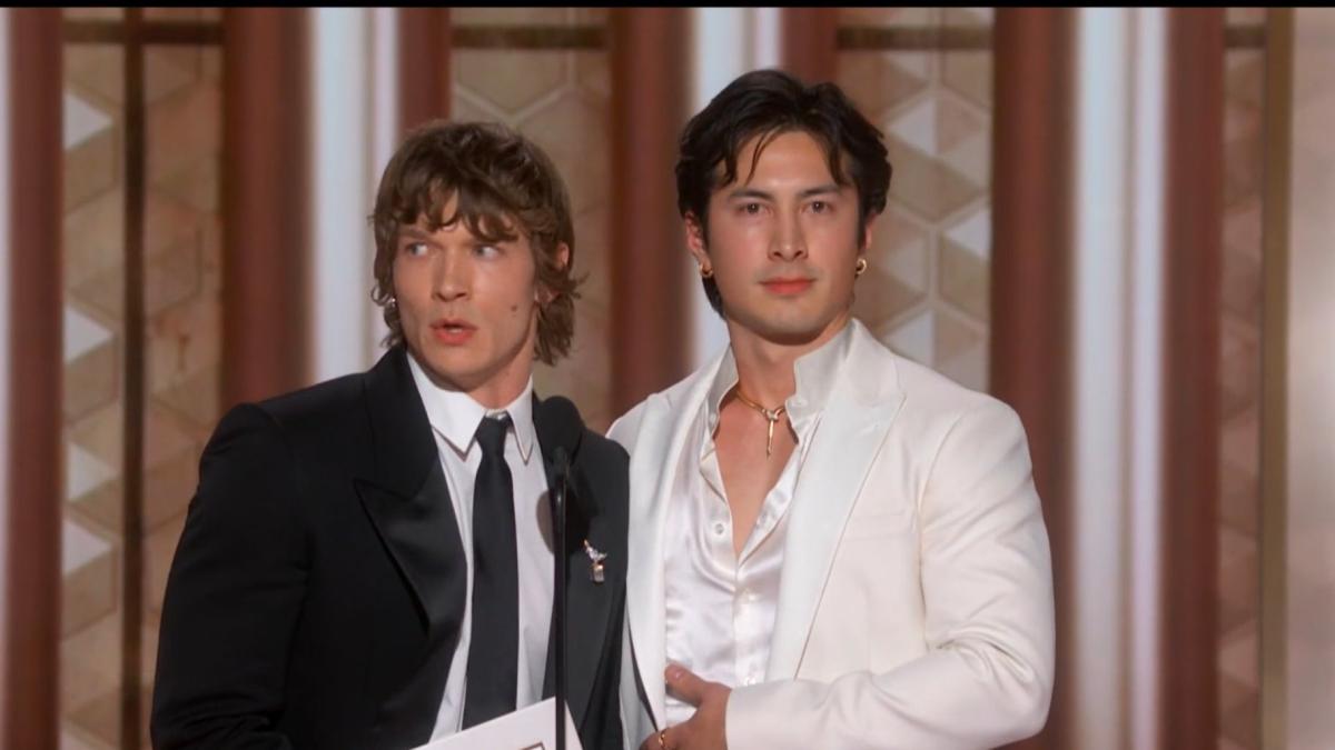 Connor Storrie y Hudson Williams se roban el momento en los Globos de Oro